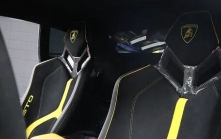 Lamborghini Huracán, 2021 год, 27 000 000 рублей, 11 фотография