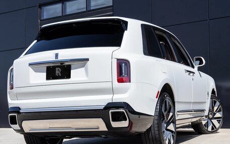 Rolls-Royce Cullinan, 2025 год, 66 961 688 рублей, 2 фотография