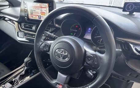Toyota C-HR I рестайлинг, 2021 год, 1 700 000 рублей, 7 фотография