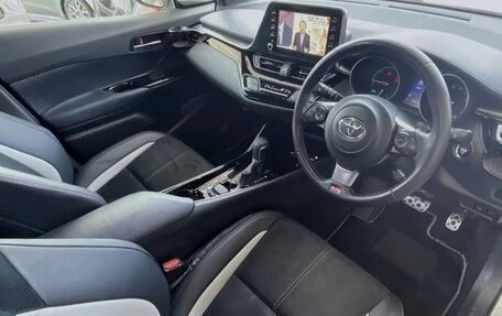 Toyota C-HR I рестайлинг, 2021 год, 1 700 000 рублей, 11 фотография