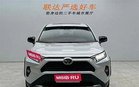 Toyota RAV4, 2022 год, 2 180 000 рублей, 2 фотография