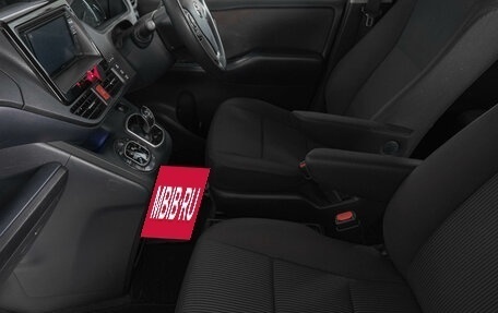 Toyota Noah III, 2014 год, 1 899 000 рублей, 7 фотография