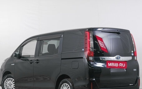 Toyota Noah III, 2014 год, 1 899 000 рублей, 3 фотография