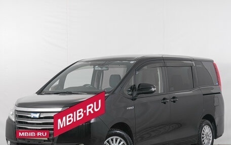 Toyota Noah III, 2014 год, 1 899 000 рублей, 2 фотография