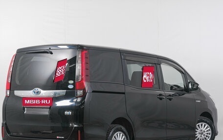 Toyota Noah III, 2014 год, 1 899 000 рублей, 5 фотография