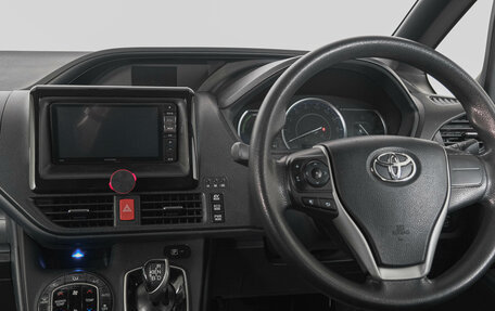 Toyota Noah III, 2014 год, 1 899 000 рублей, 13 фотография