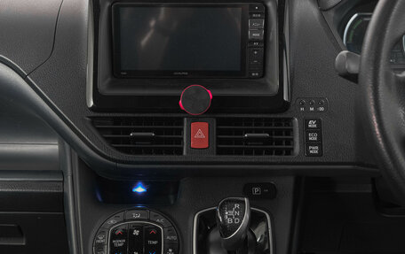 Toyota Noah III, 2014 год, 1 899 000 рублей, 16 фотография