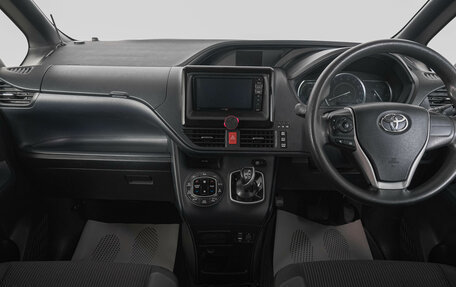 Toyota Noah III, 2014 год, 1 899 000 рублей, 12 фотография