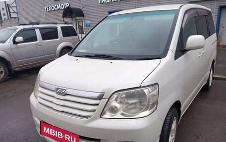 Toyota Noah III, 2002 год, 820 000 рублей, 3 фотография
