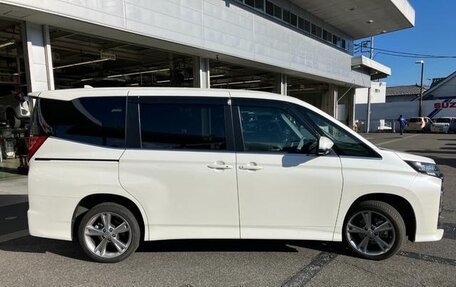 Toyota Voxy, 2022 год, 2 850 111 рублей, 4 фотография