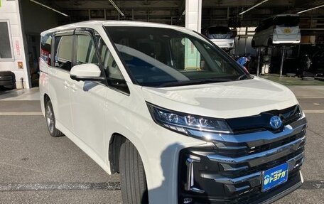 Toyota Voxy, 2022 год, 2 850 111 рублей, 2 фотография