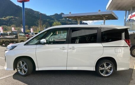 Toyota Voxy, 2022 год, 2 850 111 рублей, 3 фотография