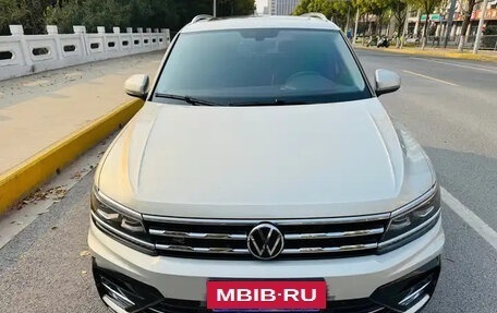 Volkswagen Tiguan II, 2021 год, 1 750 525 рублей, 2 фотография