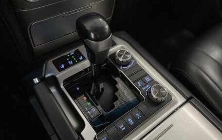 Toyota Land Cruiser 200, 2015 год, 5 099 000 рублей, 28 фотография