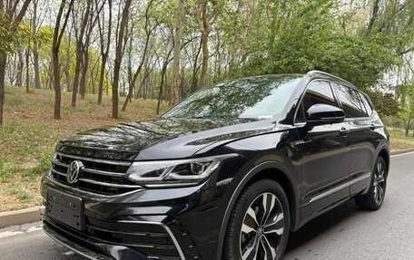 Volkswagen Tiguan II, 2022 год, 2 400 011 рублей, 1 фотография