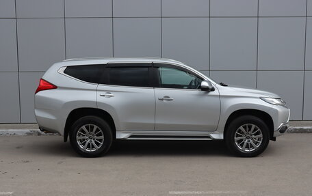 Mitsubishi Pajero Sport III рестайлинг, 2019 год, 3 200 000 рублей, 5 фотография