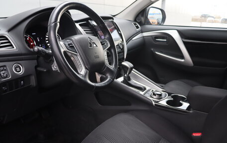 Mitsubishi Pajero Sport III рестайлинг, 2019 год, 3 200 000 рублей, 9 фотография
