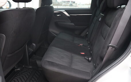 Mitsubishi Pajero Sport III рестайлинг, 2019 год, 3 200 000 рублей, 10 фотография