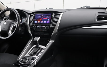 Mitsubishi Pajero Sport III рестайлинг, 2019 год, 3 200 000 рублей, 14 фотография