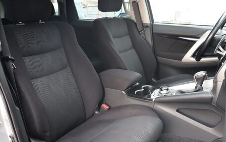 Mitsubishi Pajero Sport III рестайлинг, 2019 год, 3 200 000 рублей, 15 фотография