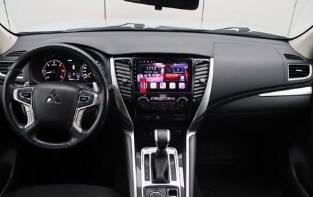 Mitsubishi Pajero Sport III рестайлинг, 2019 год, 3 200 000 рублей, 12 фотография