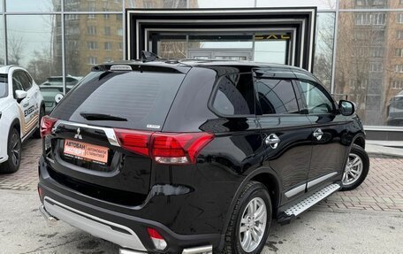 Mitsubishi Outlander III рестайлинг 3, 2021 год, 2 759 000 рублей, 7 фотография