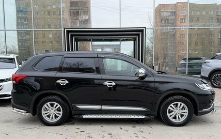 Mitsubishi Outlander III рестайлинг 3, 2021 год, 2 759 000 рублей, 8 фотография