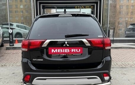 Mitsubishi Outlander III рестайлинг 3, 2021 год, 2 759 000 рублей, 6 фотография