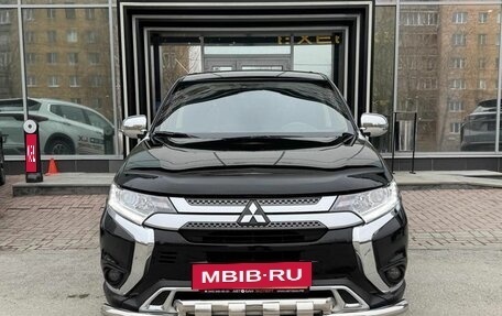 Mitsubishi Outlander III рестайлинг 3, 2021 год, 2 759 000 рублей, 2 фотография