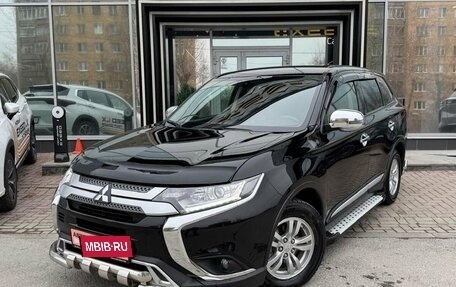 Mitsubishi Outlander III рестайлинг 3, 2021 год, 2 759 000 рублей, 3 фотография