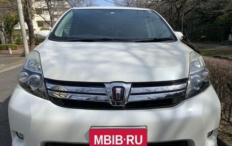 Toyota ISis I, 2017 год, 1 000 000 рублей, 2 фотография
