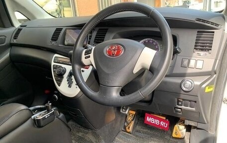 Toyota ISis I, 2017 год, 1 000 000 рублей, 7 фотография