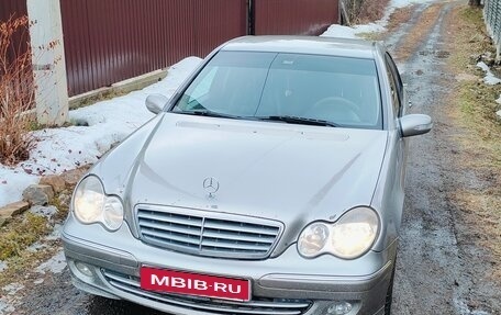 Mercedes-Benz C-Класс, 2005 год, 770 000 рублей, 1 фотография