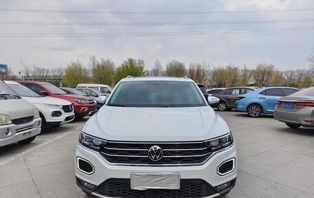 Volkswagen T-Roc I, 2022 год, 1 490 011 рублей, 2 фотография