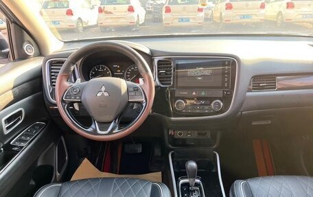 Mitsubishi Outlander III рестайлинг 3, 2021 год, 2 103 000 рублей, 9 фотография
