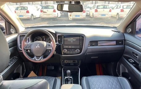 Mitsubishi Outlander III рестайлинг 3, 2021 год, 2 103 000 рублей, 8 фотография