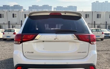 Mitsubishi Outlander III рестайлинг 3, 2021 год, 2 103 000 рублей, 5 фотография