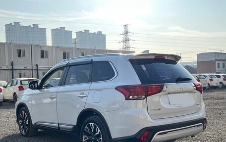 Mitsubishi Outlander III рестайлинг 3, 2021 год, 2 103 000 рублей, 6 фотография