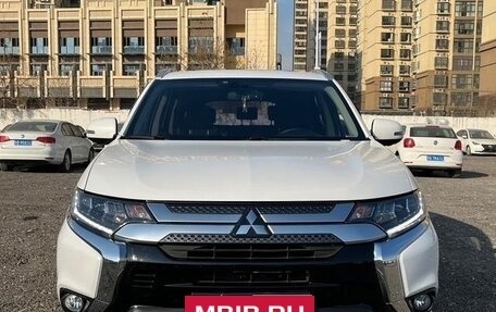 Mitsubishi Outlander III рестайлинг 3, 2021 год, 2 103 000 рублей, 2 фотография