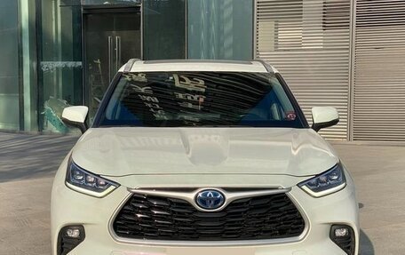 Toyota Highlander, 2022 год, 3 905 000 рублей, 2 фотография