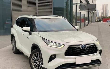 Toyota Highlander, 2022 год, 3 905 000 рублей, 4 фотография
