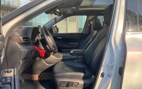 Toyota Highlander, 2022 год, 3 905 000 рублей, 10 фотография