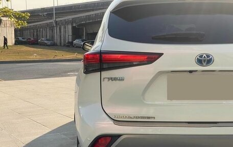 Toyota Highlander, 2022 год, 3 905 000 рублей, 6 фотография