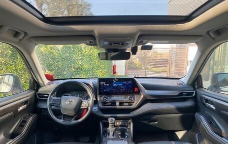 Toyota Highlander, 2022 год, 3 905 000 рублей, 13 фотография