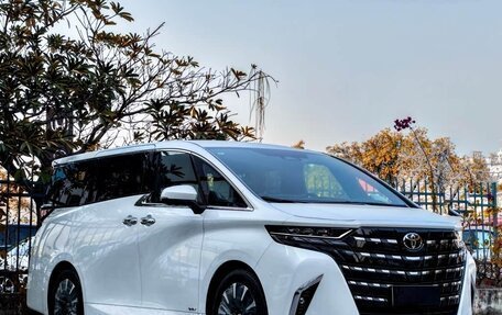 Toyota Alphard, 2024 год, 13 900 000 рублей, 3 фотография