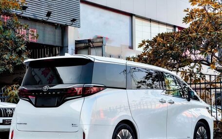 Toyota Alphard, 2024 год, 13 900 000 рублей, 6 фотография