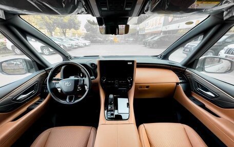 Toyota Alphard, 2024 год, 13 900 000 рублей, 7 фотография