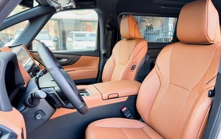 Toyota Alphard, 2024 год, 13 900 000 рублей, 10 фотография
