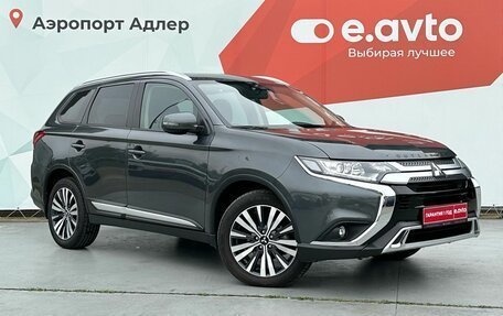 Mitsubishi Outlander III рестайлинг 3, 2020 год, 2 450 000 рублей, 3 фотография