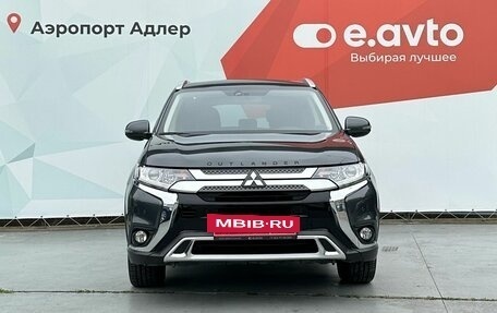 Mitsubishi Outlander III рестайлинг 3, 2020 год, 2 450 000 рублей, 2 фотография